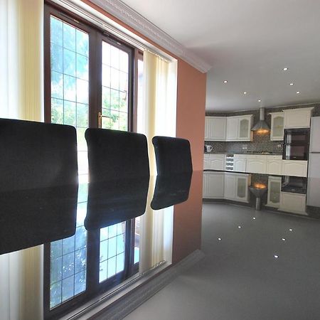 Lostock Entire And Exclusive Four Bed Detached Villa المظهر الخارجي الصورة