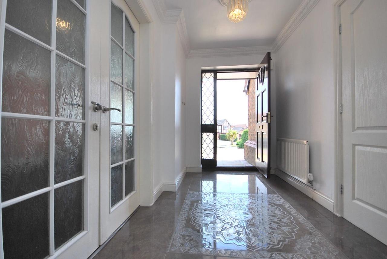Lostock Entire And Exclusive Four Bed Detached Villa المظهر الخارجي الصورة